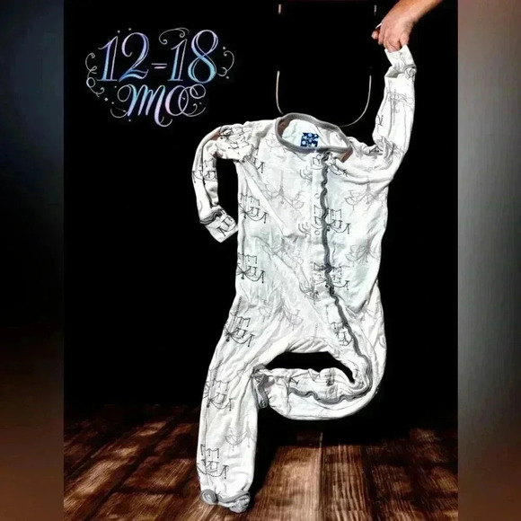 Kickee Pants 12-18 mo “ballet chandeliers” footies. Great cndtn! 15% dsctw2+bndl - Picture 1 of 6
